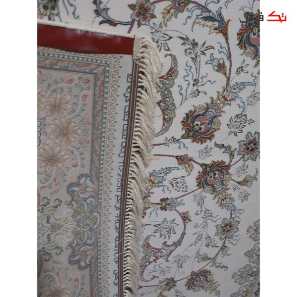 فرش ماشینی محتشم 700 شانه تراکم 2550 برجسته طرح نرگس کرم