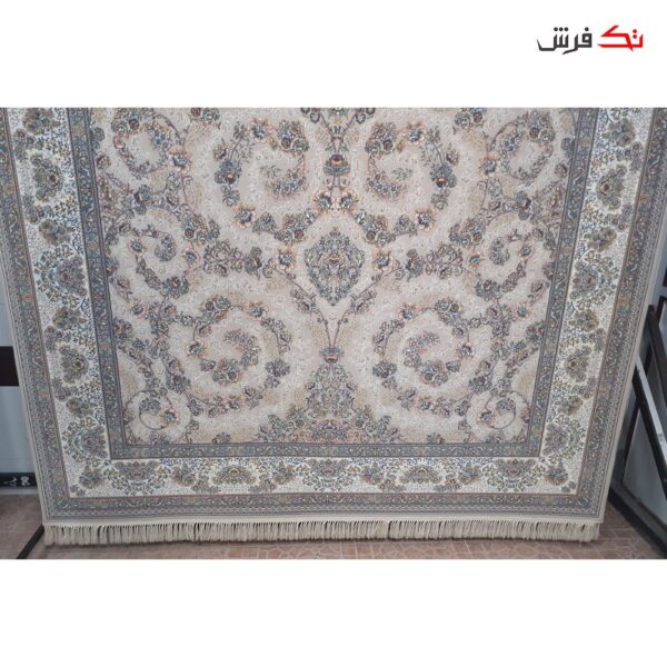 فرش ماشینی محتشم 700 شانه تراکم 2550 برجسته طرح شقایق فیلی