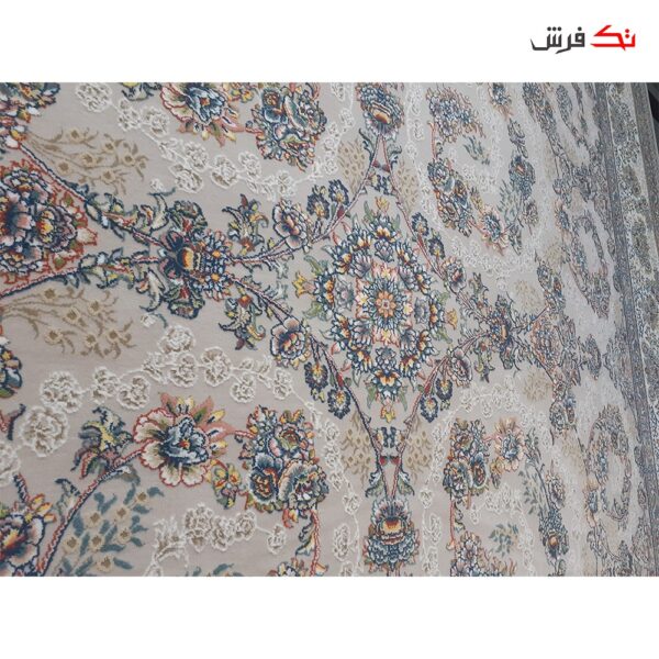 فرش ماشینی محتشم 700 شانه تراکم 2550 برجسته طرح شقایق فیلی